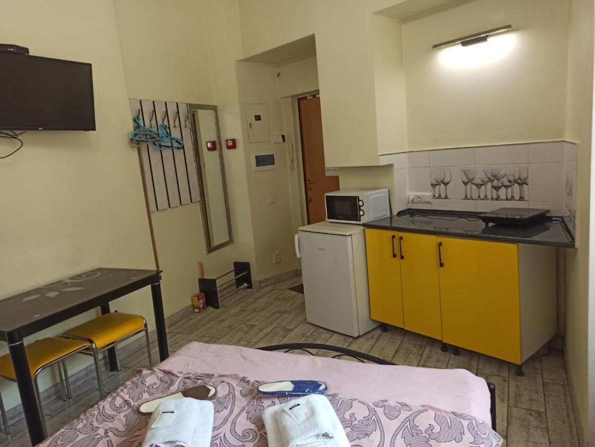 Smart Yellow Apartment-15 хв від жд вокзалу Apartment *