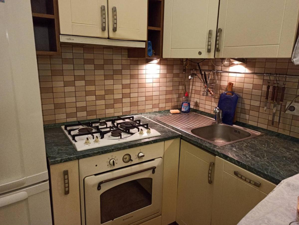 Smart Yellow Apartment-15 хв від жд вокзалу Apartment *
